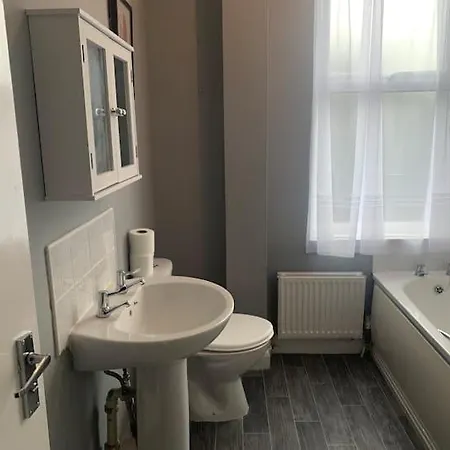 Holiday home Newly Refurbished House Close To Centre Leeds (West Yorkshire)